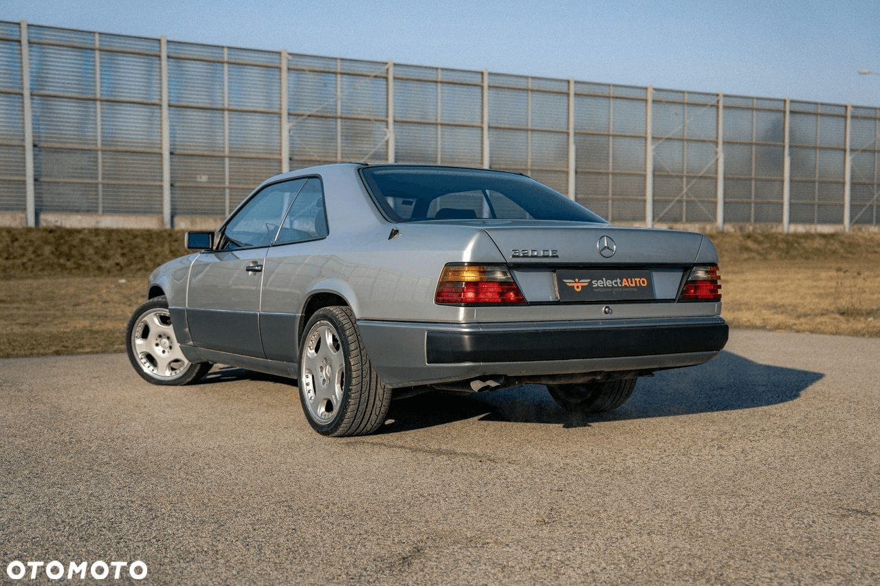Mercedes-Benz Klasa E zdjęcie 4