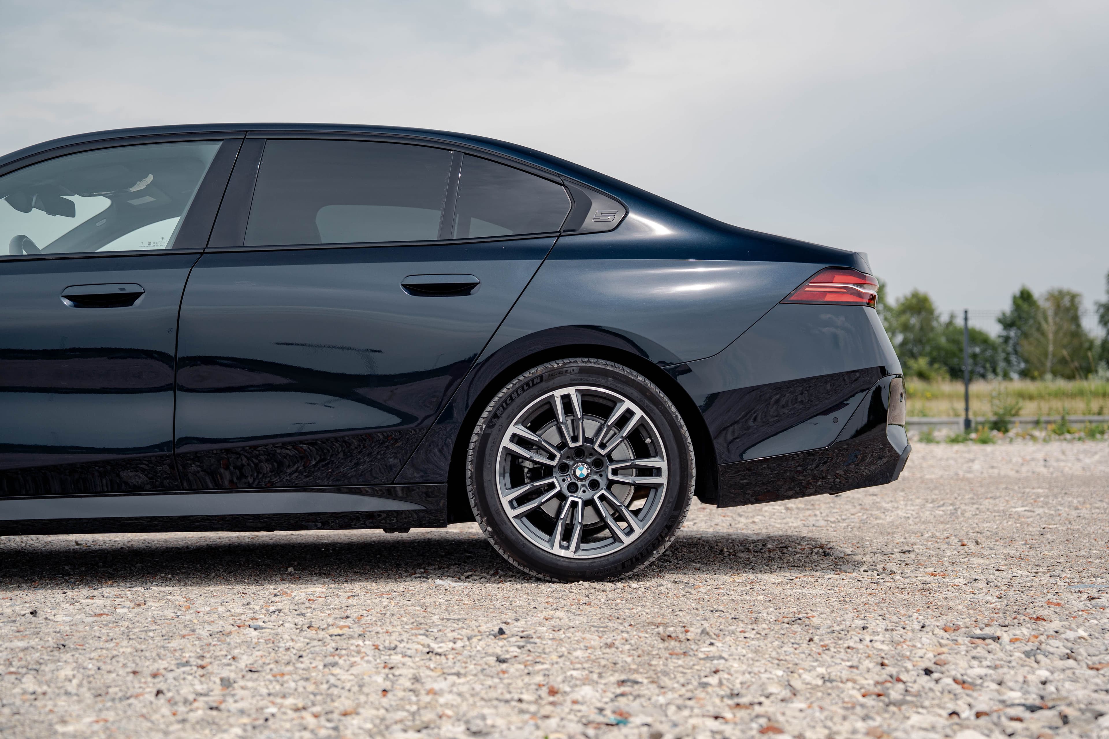 BMW Seria 5 zdjęcie 9