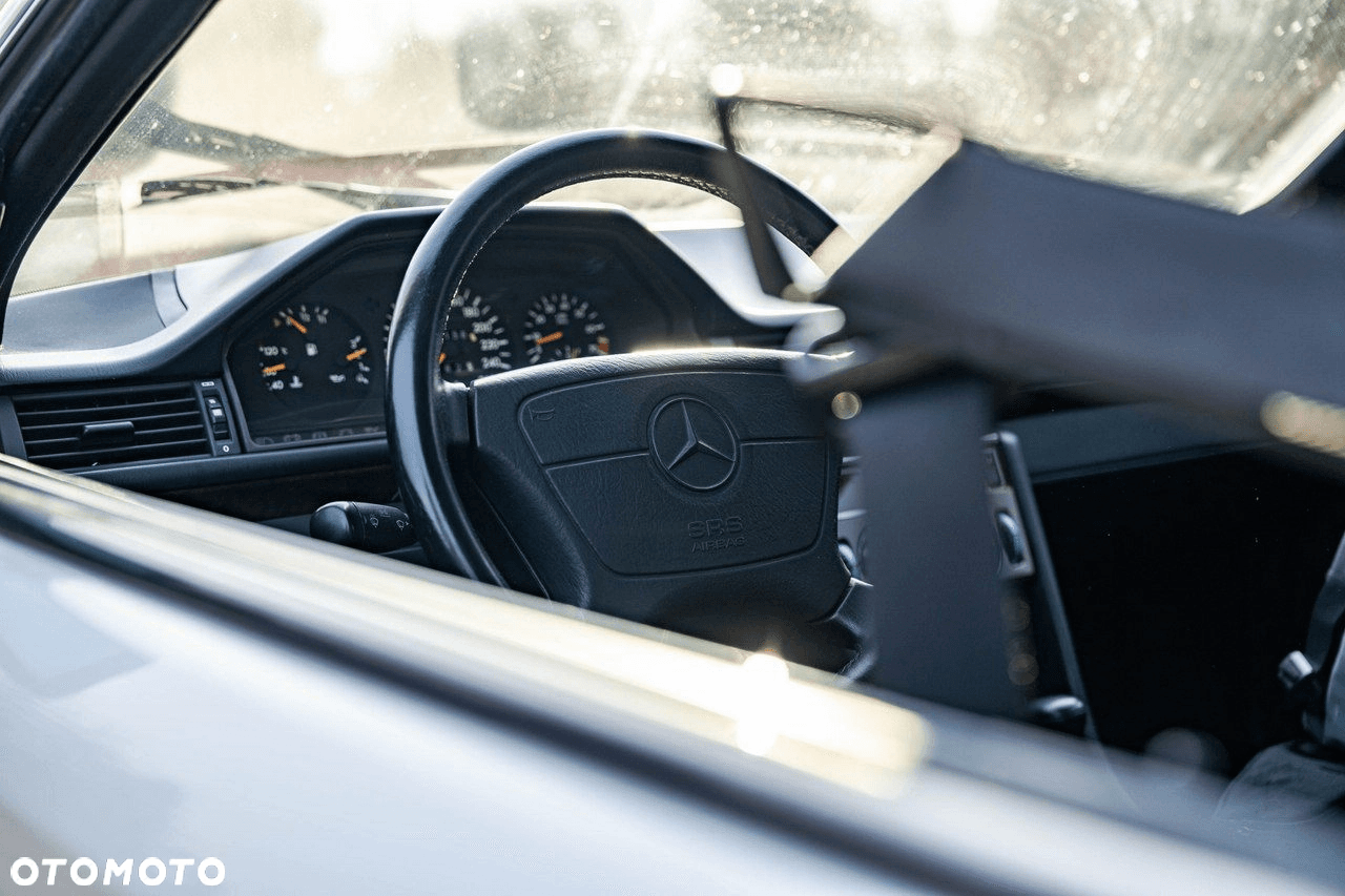 Mercedes-Benz Klasa E zdjęcie 23
