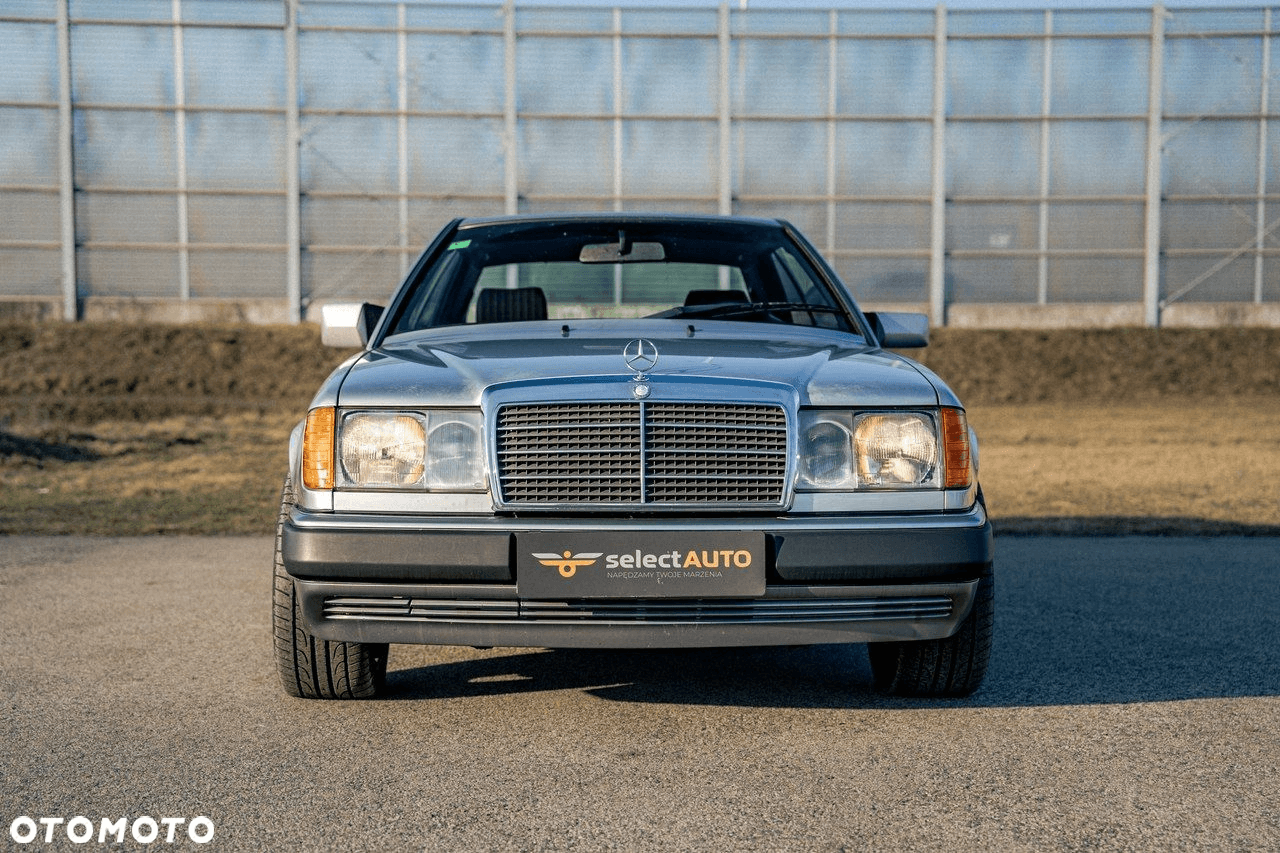 Mercedes-Benz Klasa E zdjęcie 2