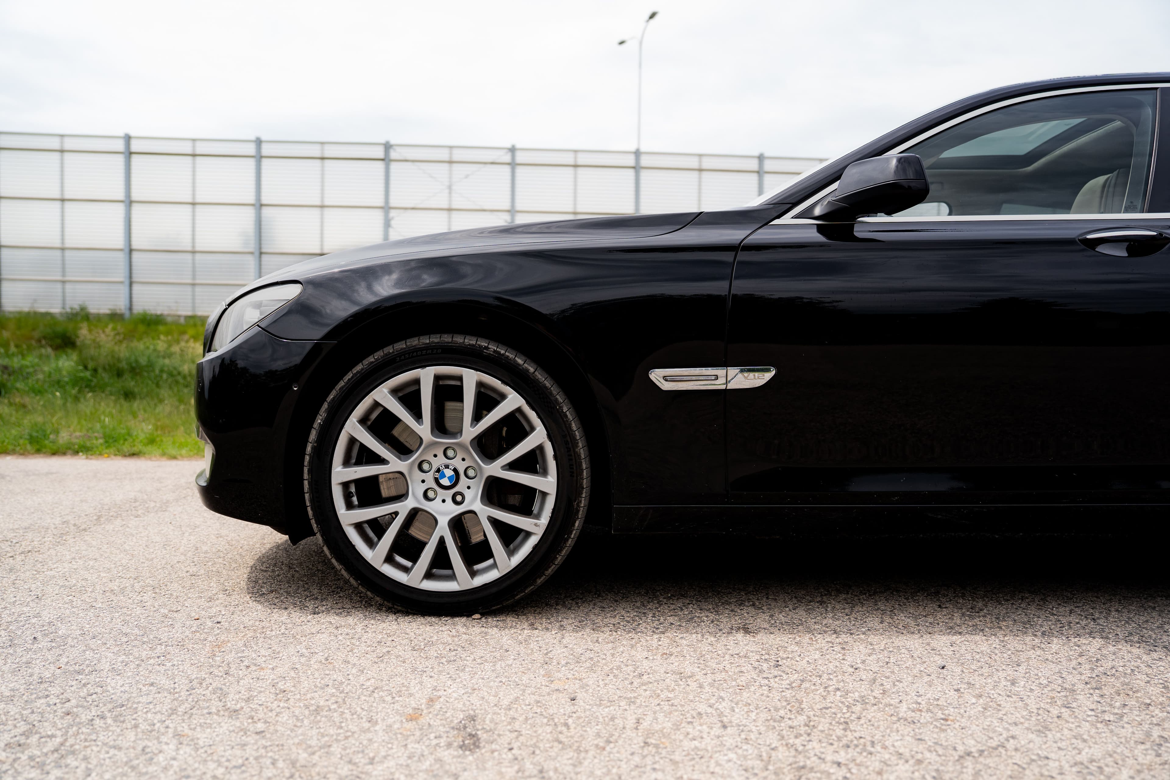 BMW Seria 7 zdjęcie 11