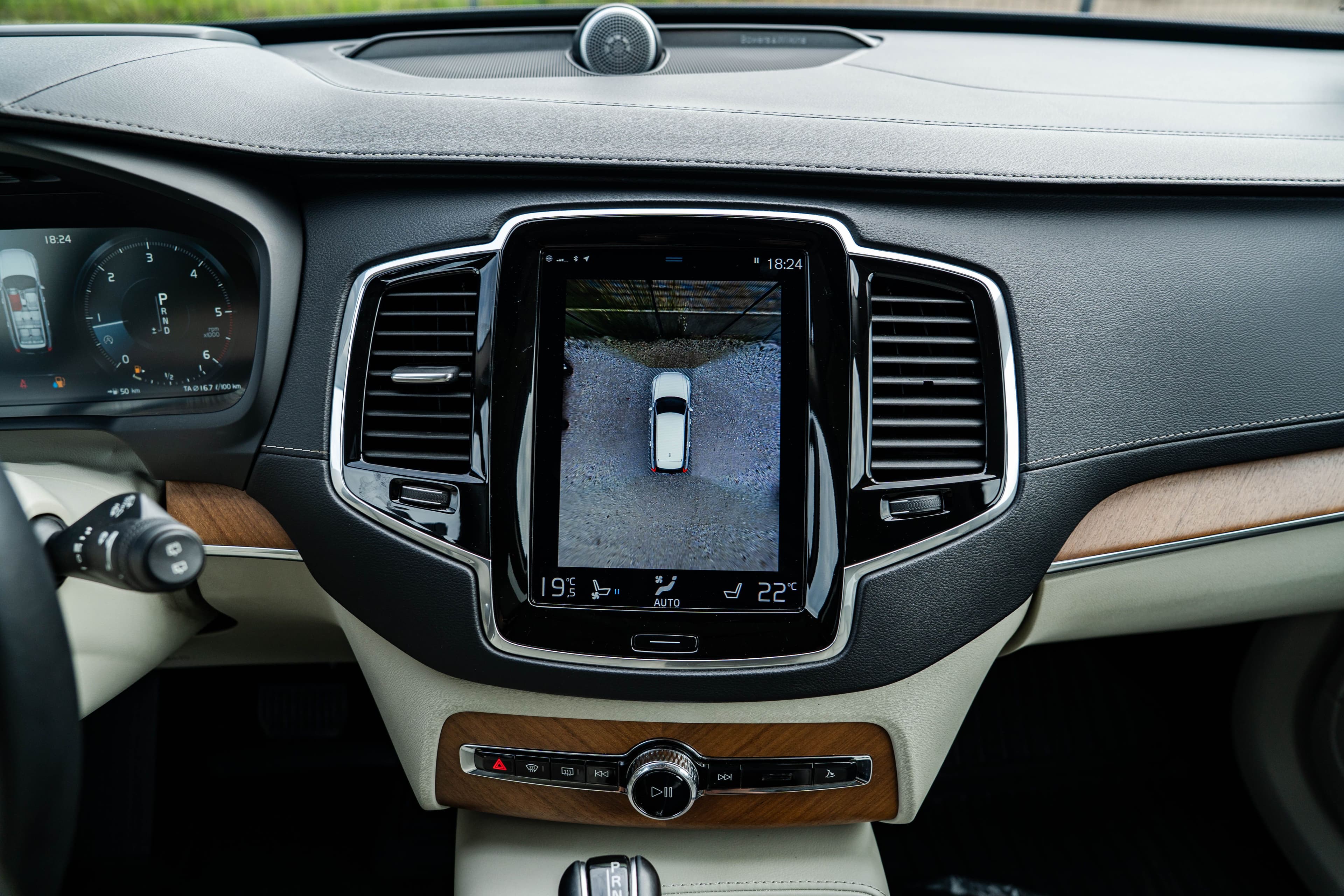 Volvo XC90 zdjęcie 22