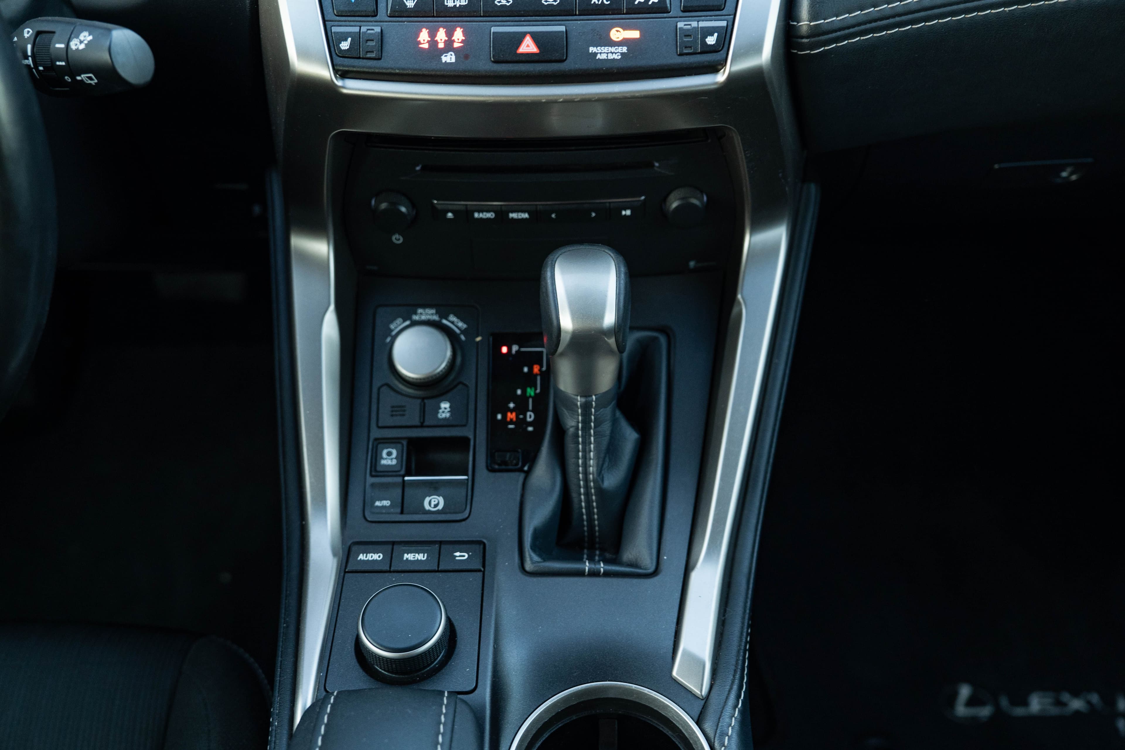 Lexus NX zdjęcie 22