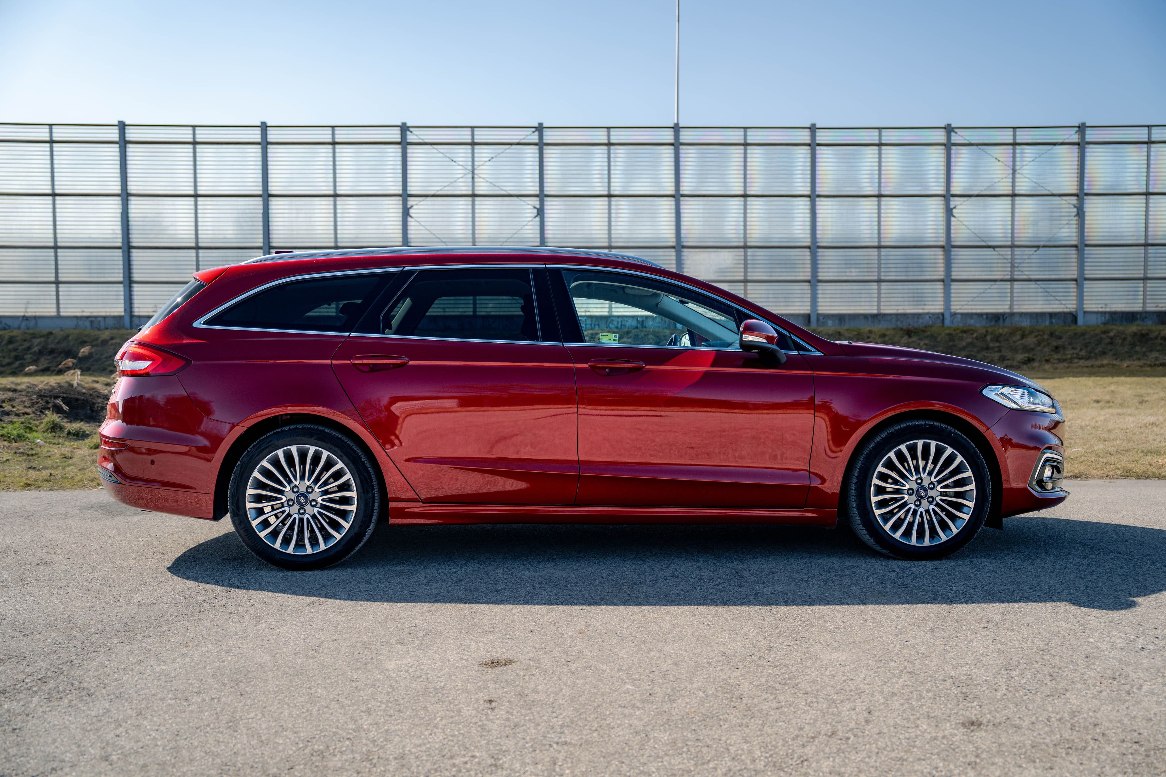 Ford Mondeo zdjęcie 9