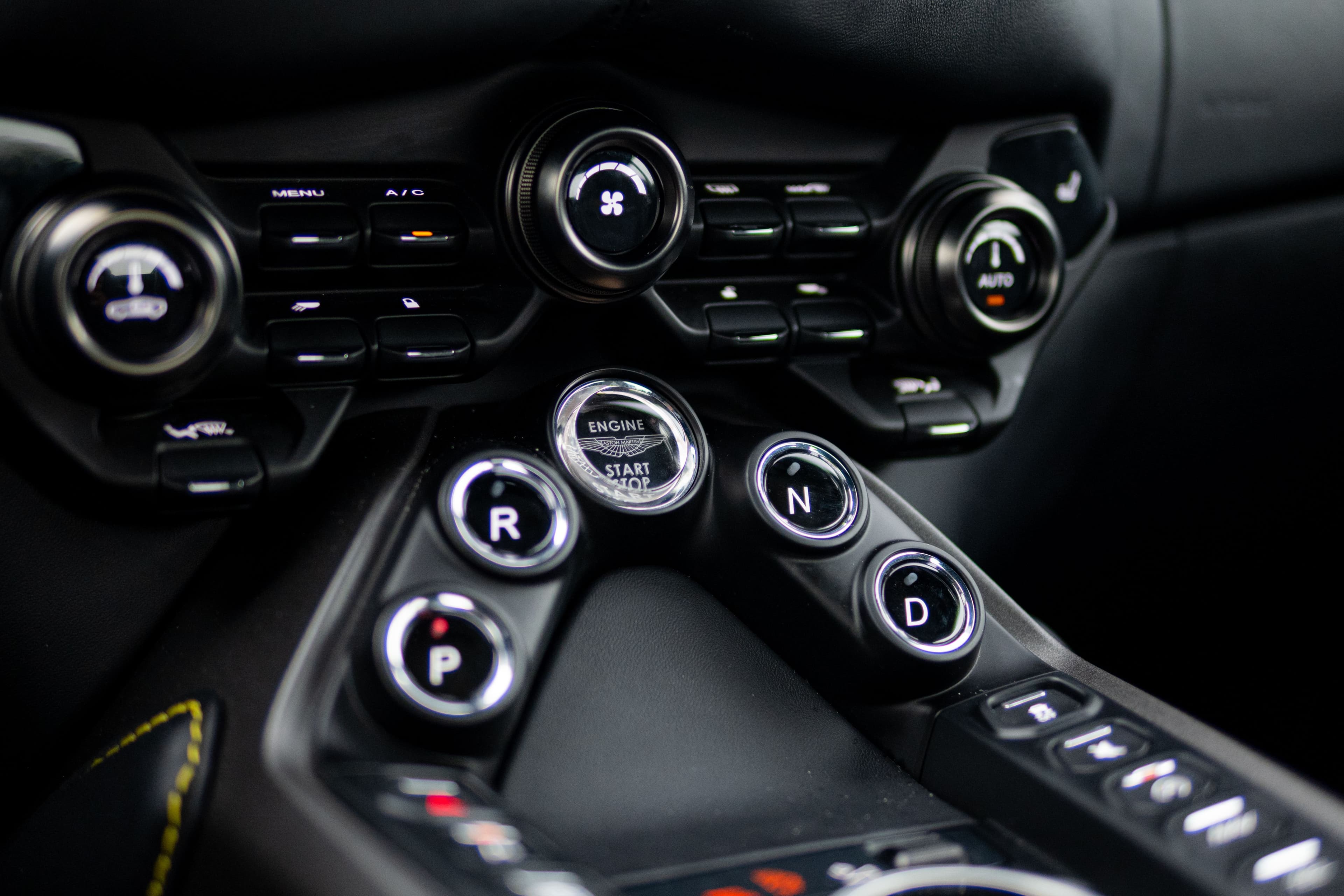 Aston Martin Vantage zdjęcie 30