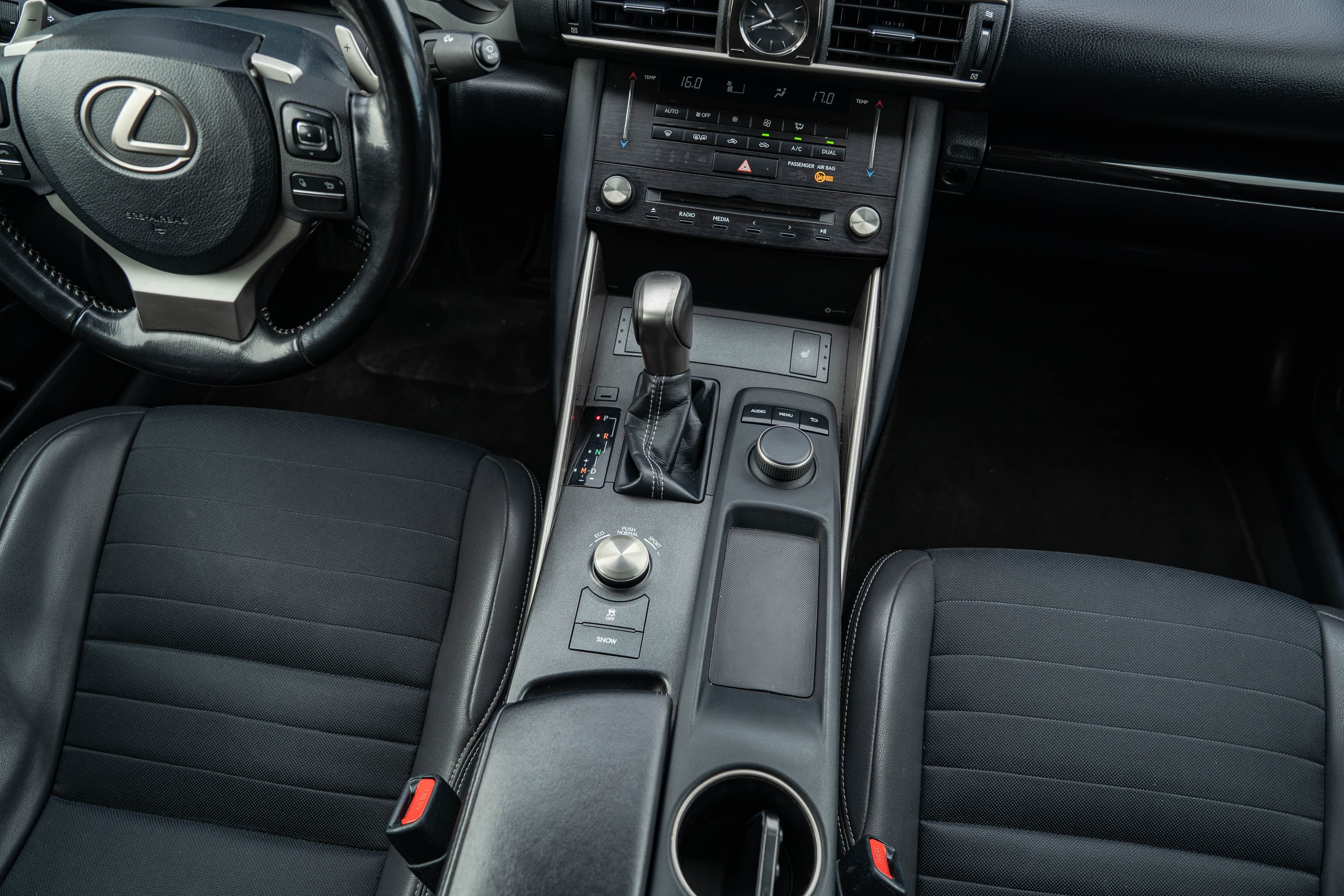 Lexus IS zdjęcie 25