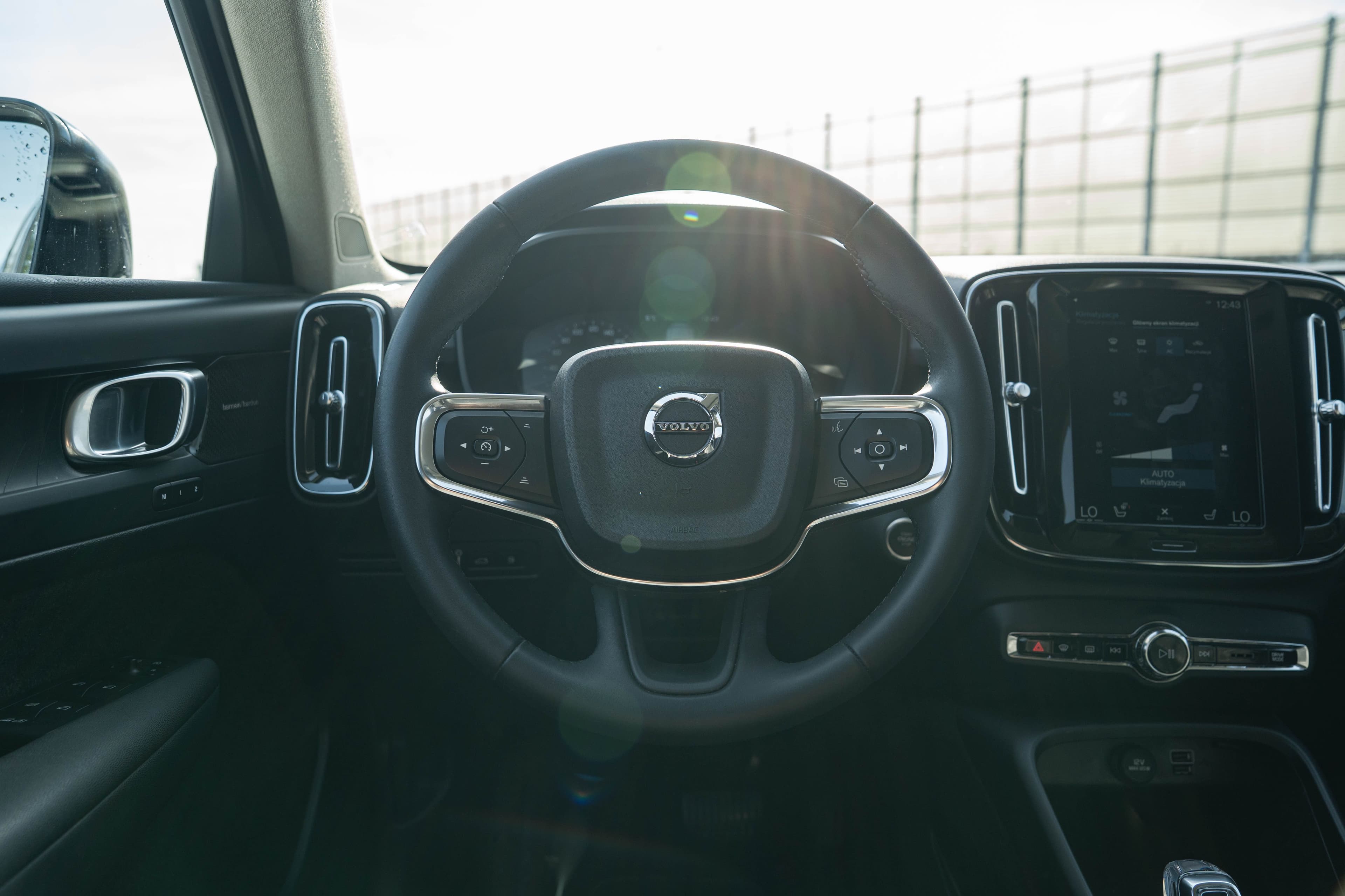 Volvo XC 40 zdjęcie 17