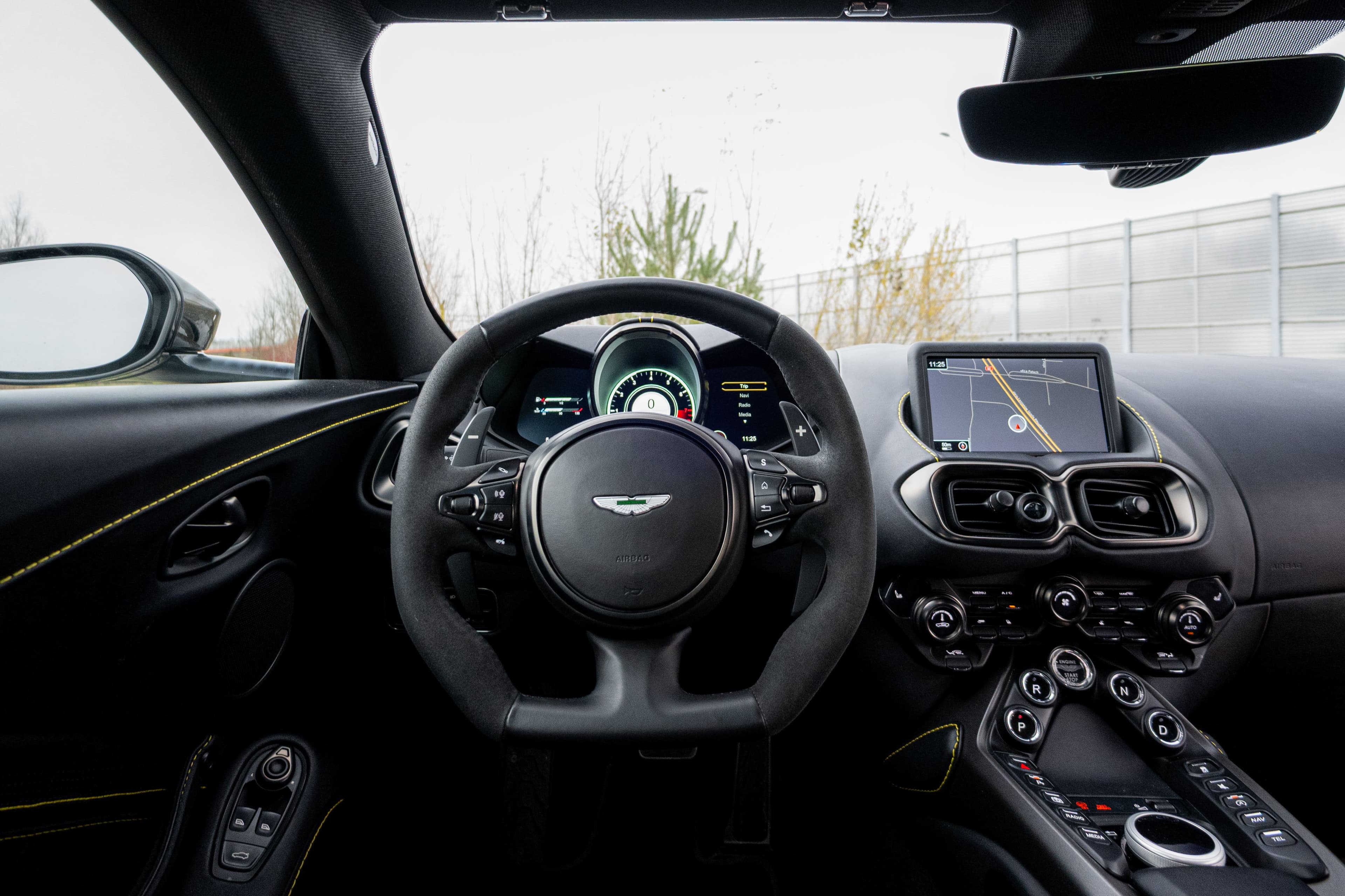 Aston Martin Vantage zdjęcie 17