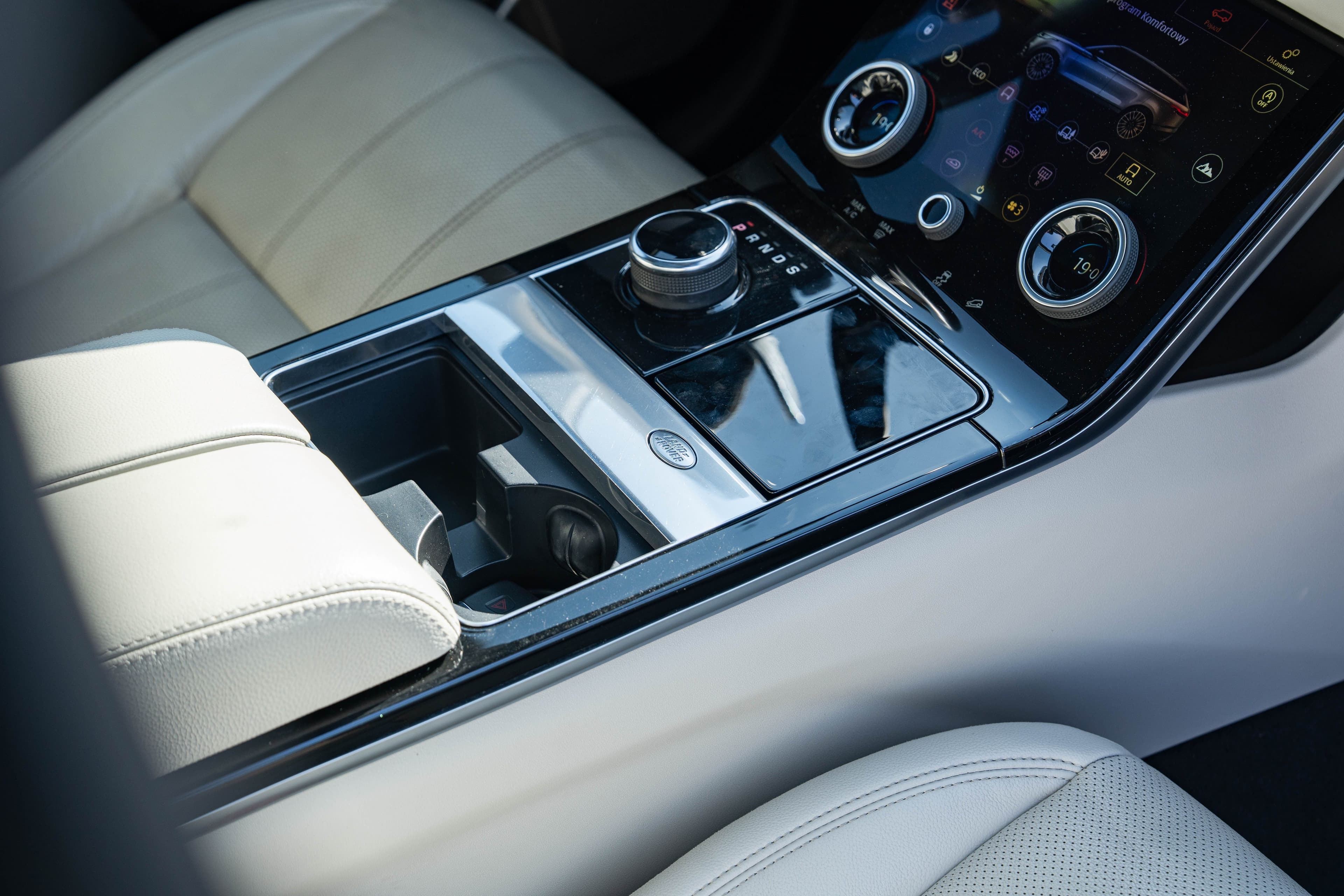 Land Rover Range Rover Velar zdjęcie 18