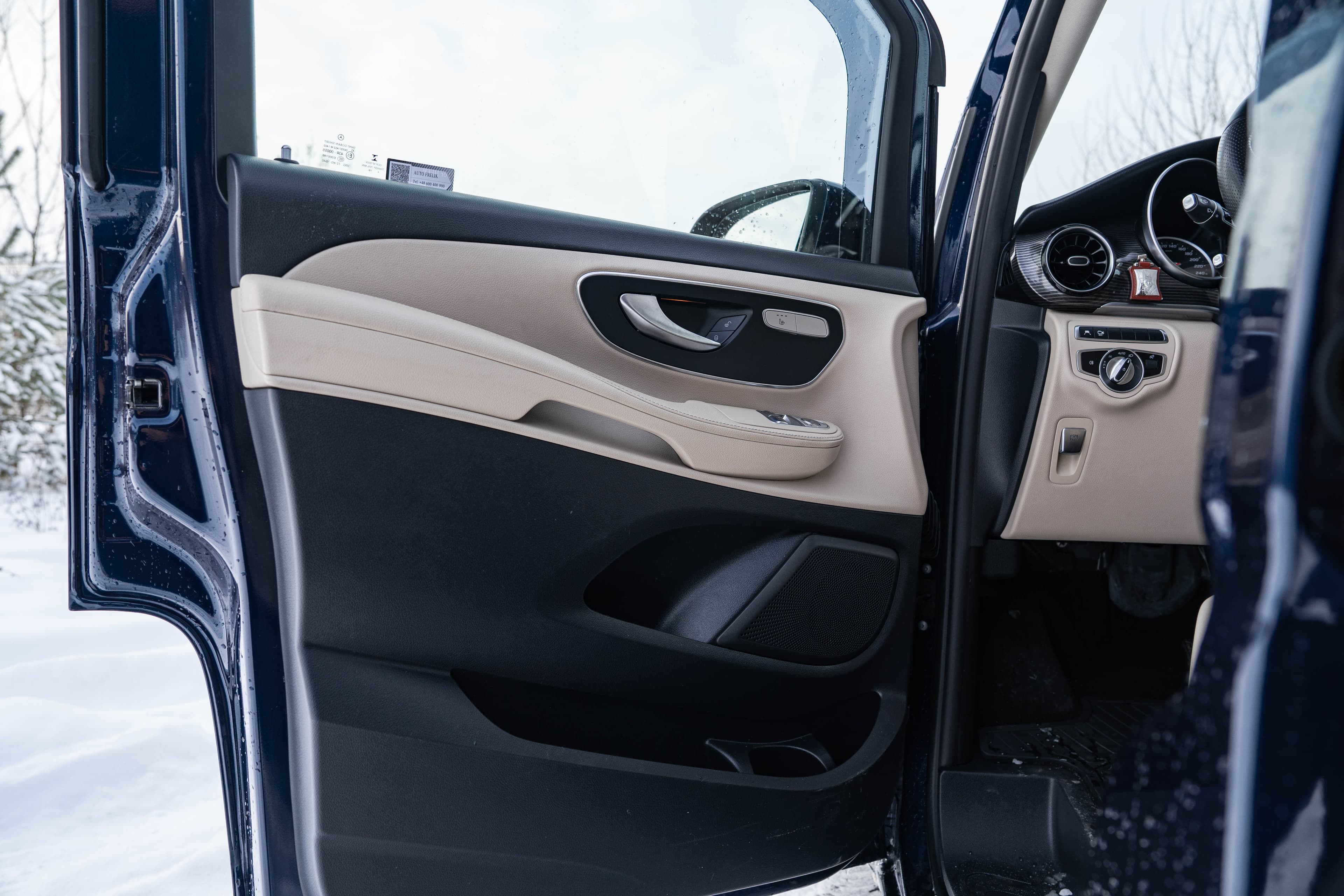 Mercedes-Benz V Klasa zdjęcie 32