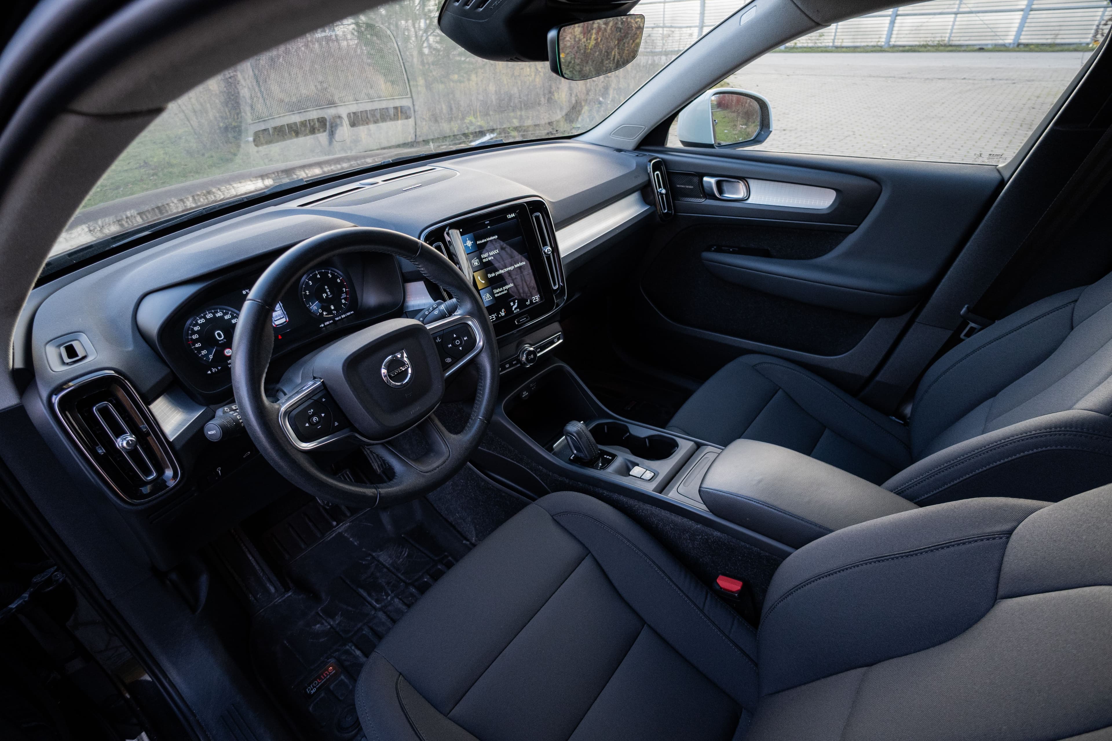 Volvo XC 40 zdjęcie 17