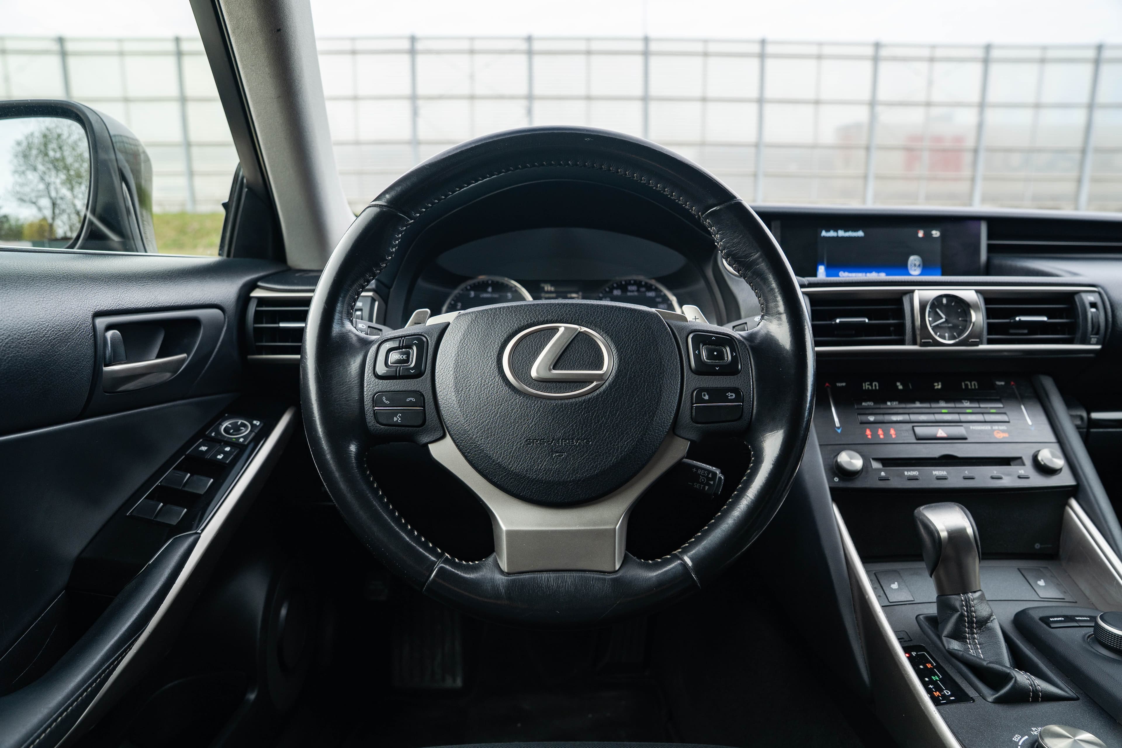 Lexus IS zdjęcie 16