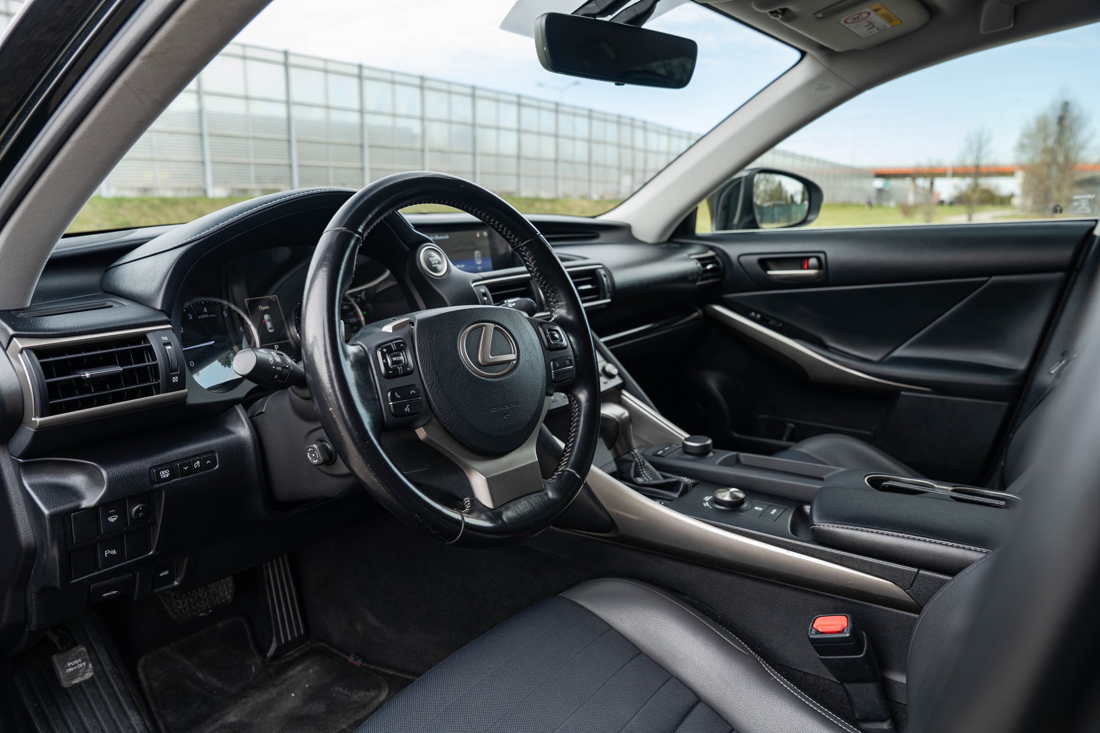 Lexus IS zdjęcie 15