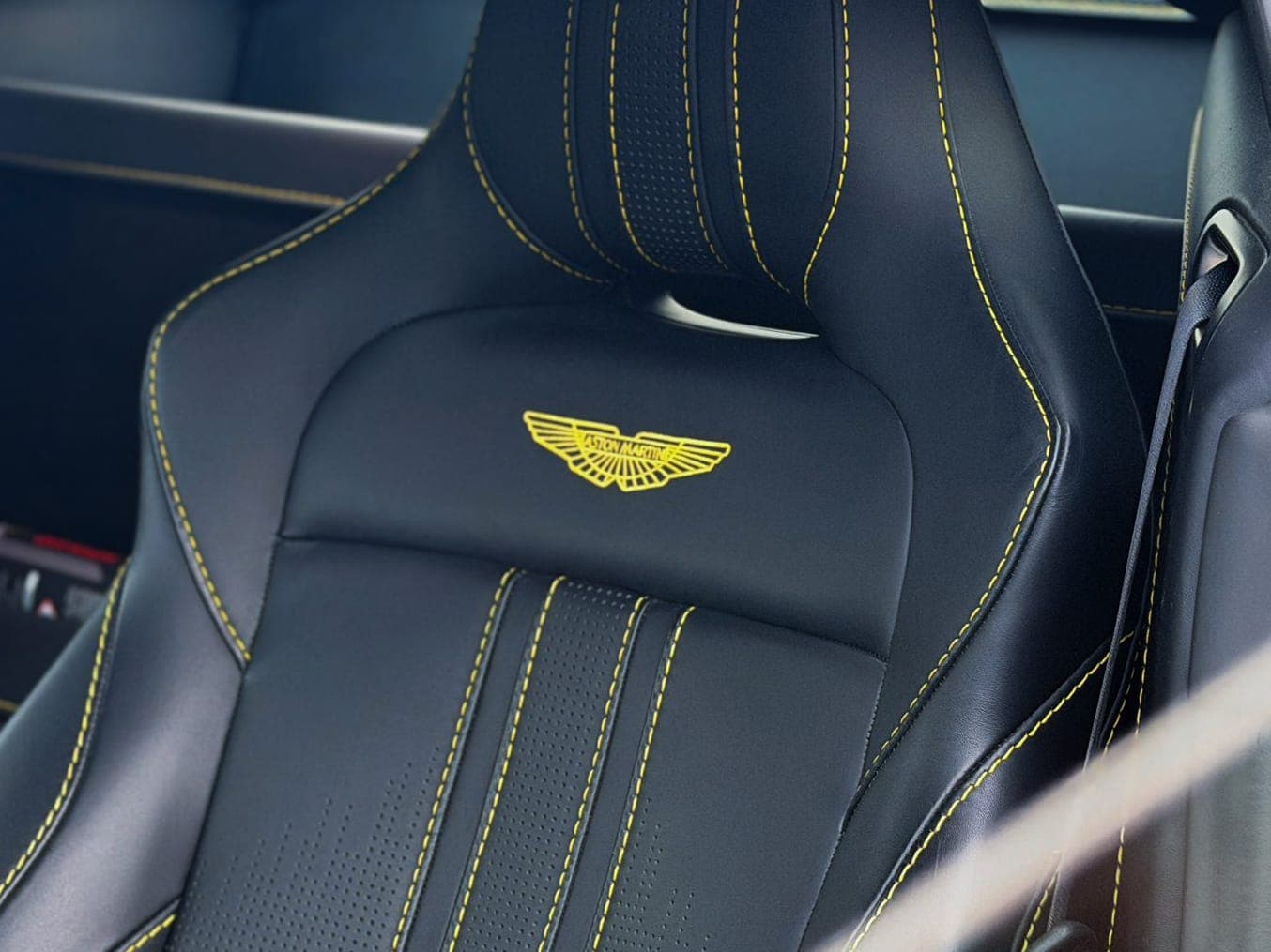 Aston Martin Vantage zdjęcie 8