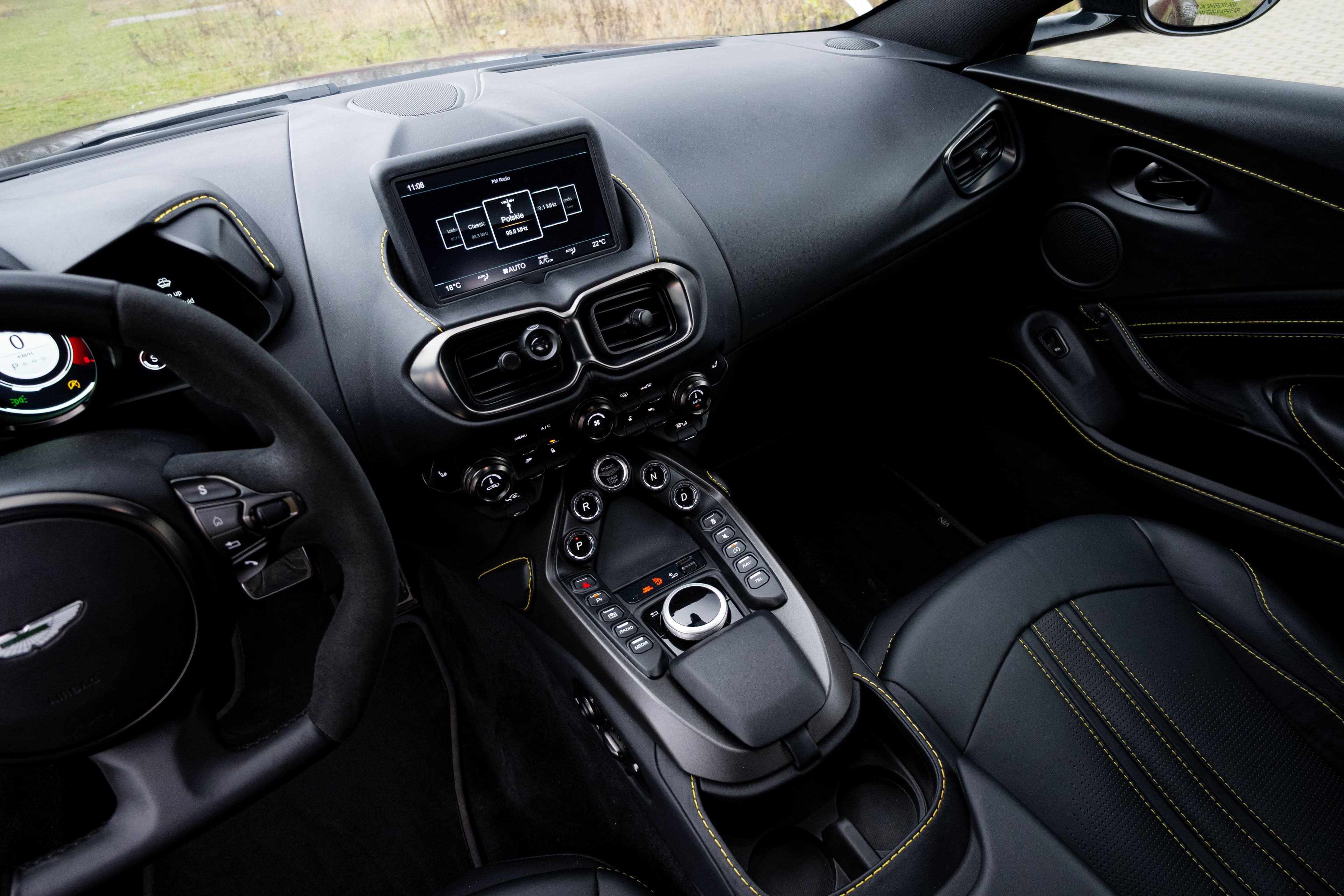 Aston Martin Vantage zdjęcie 24