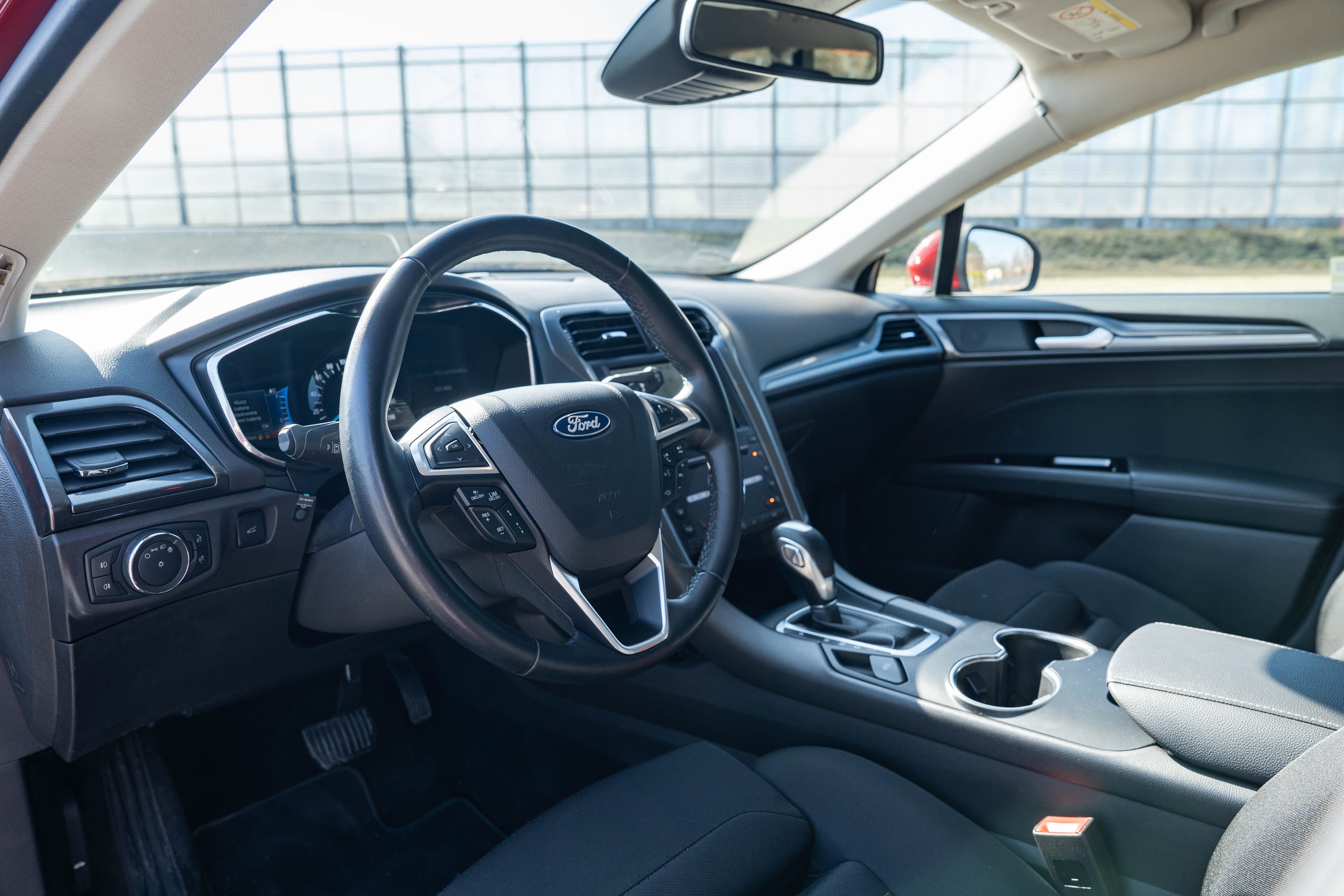 Ford Mondeo zdjęcie 16