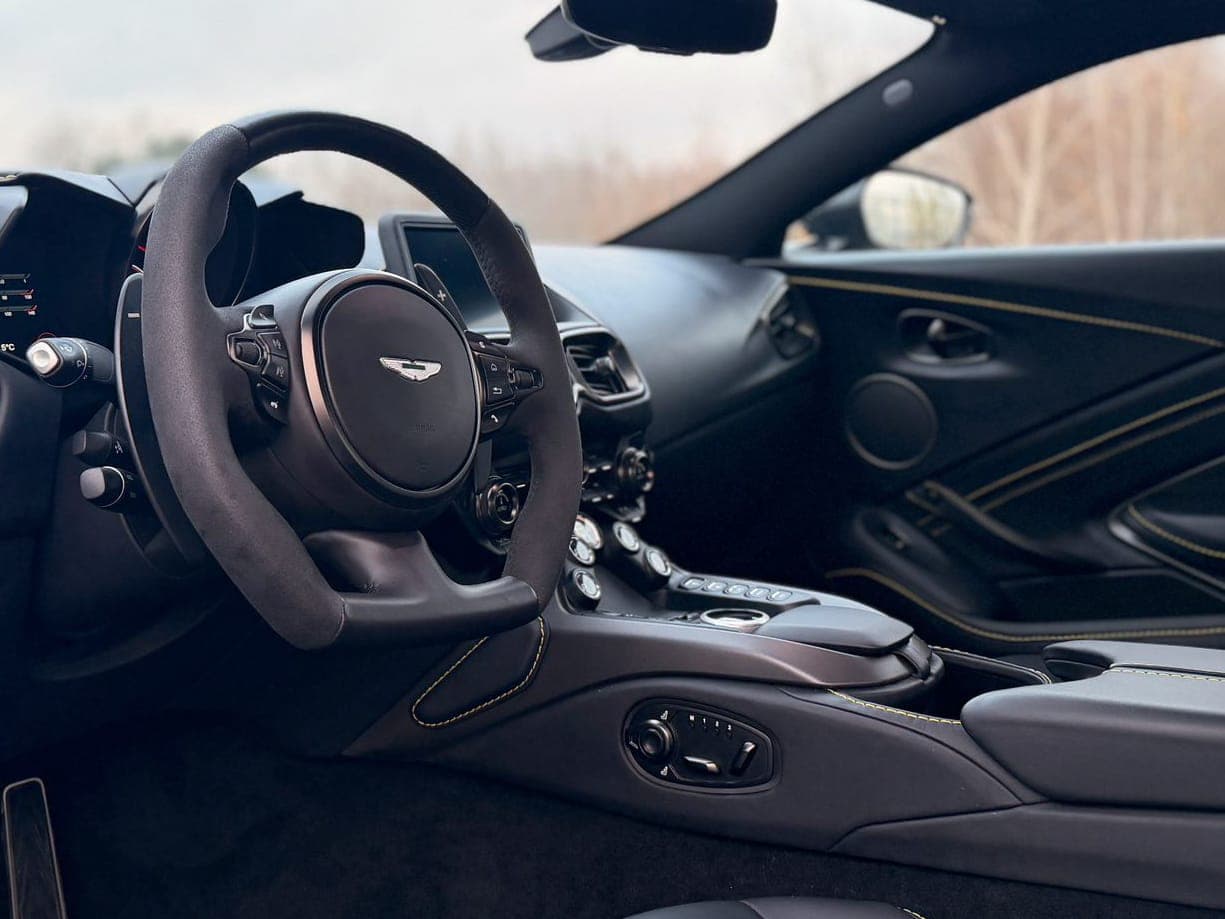 Aston Martin Vantage zdjęcie 7